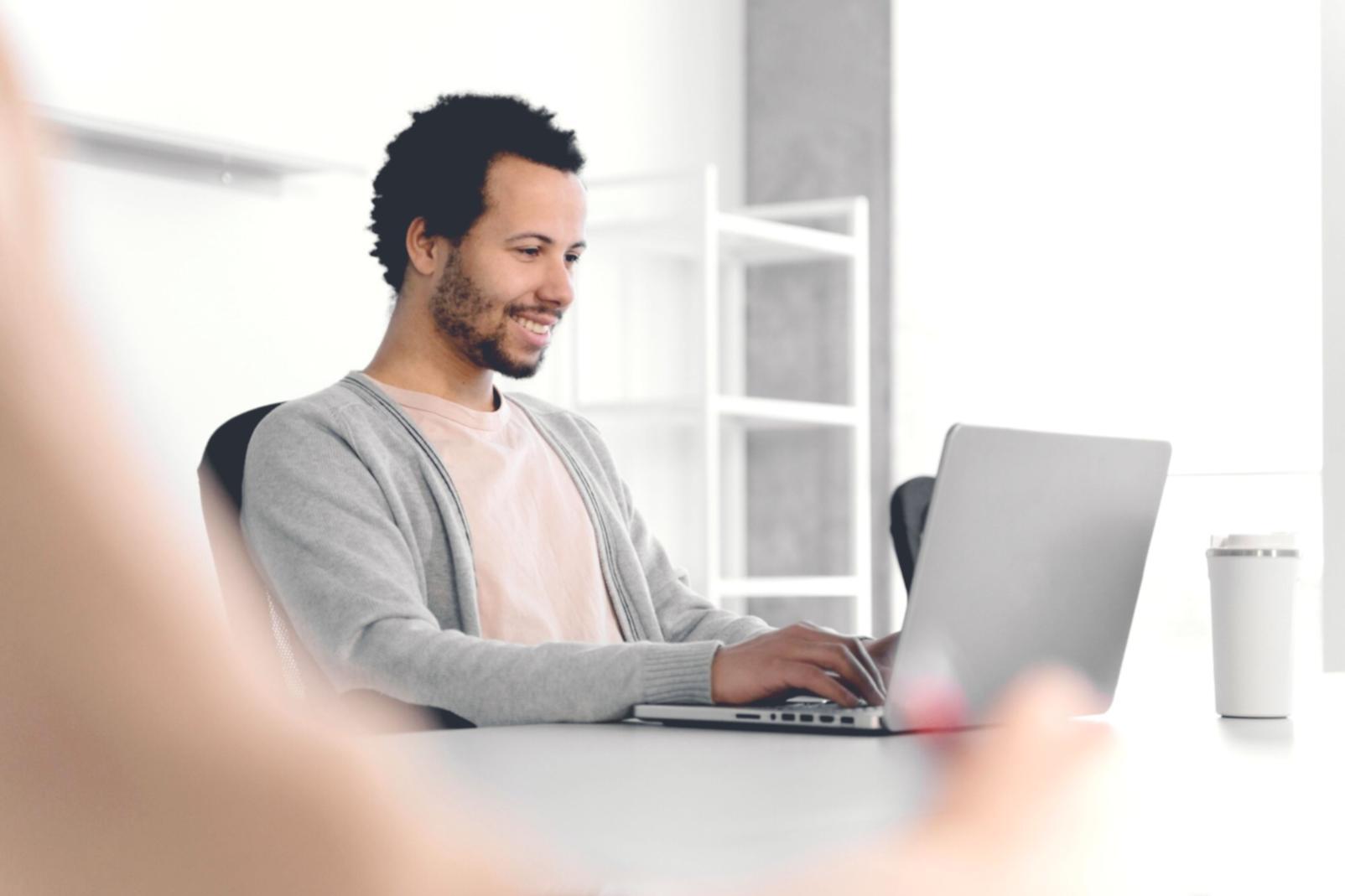 Kollaborative Arbeitsatmosphäre in unserem Neustadt bei Coburg Büro