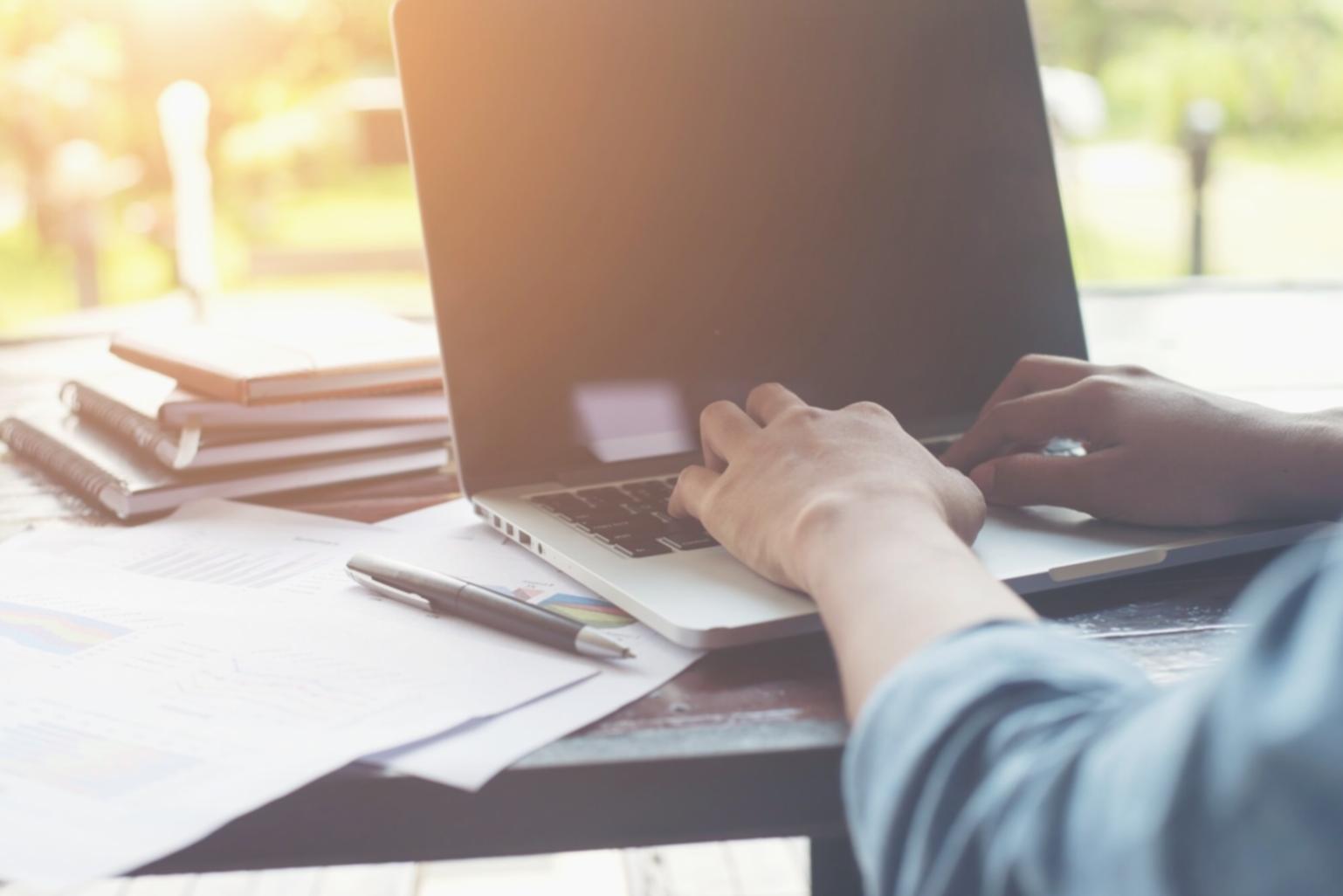 Inspirierender Arbeitsplatz für kreative Köpfe bei haloventrixa