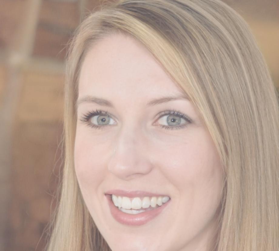 Porträt von Ioana Popovic, Content-Strategin für Kursentwicklung